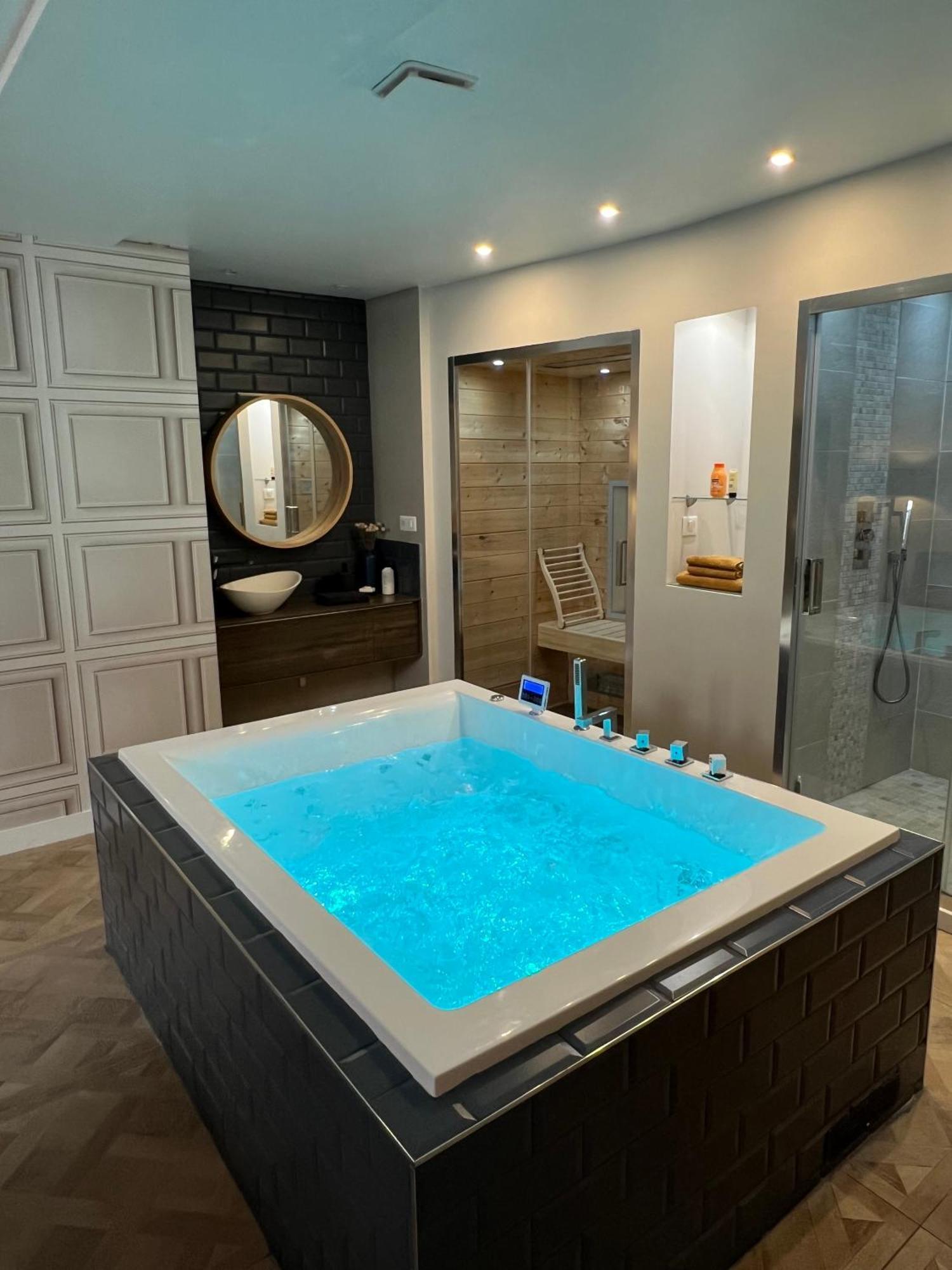 Appartement Avec Jacuzzi Sauna & Home Cinema - Nid D'Angers Exterior photo