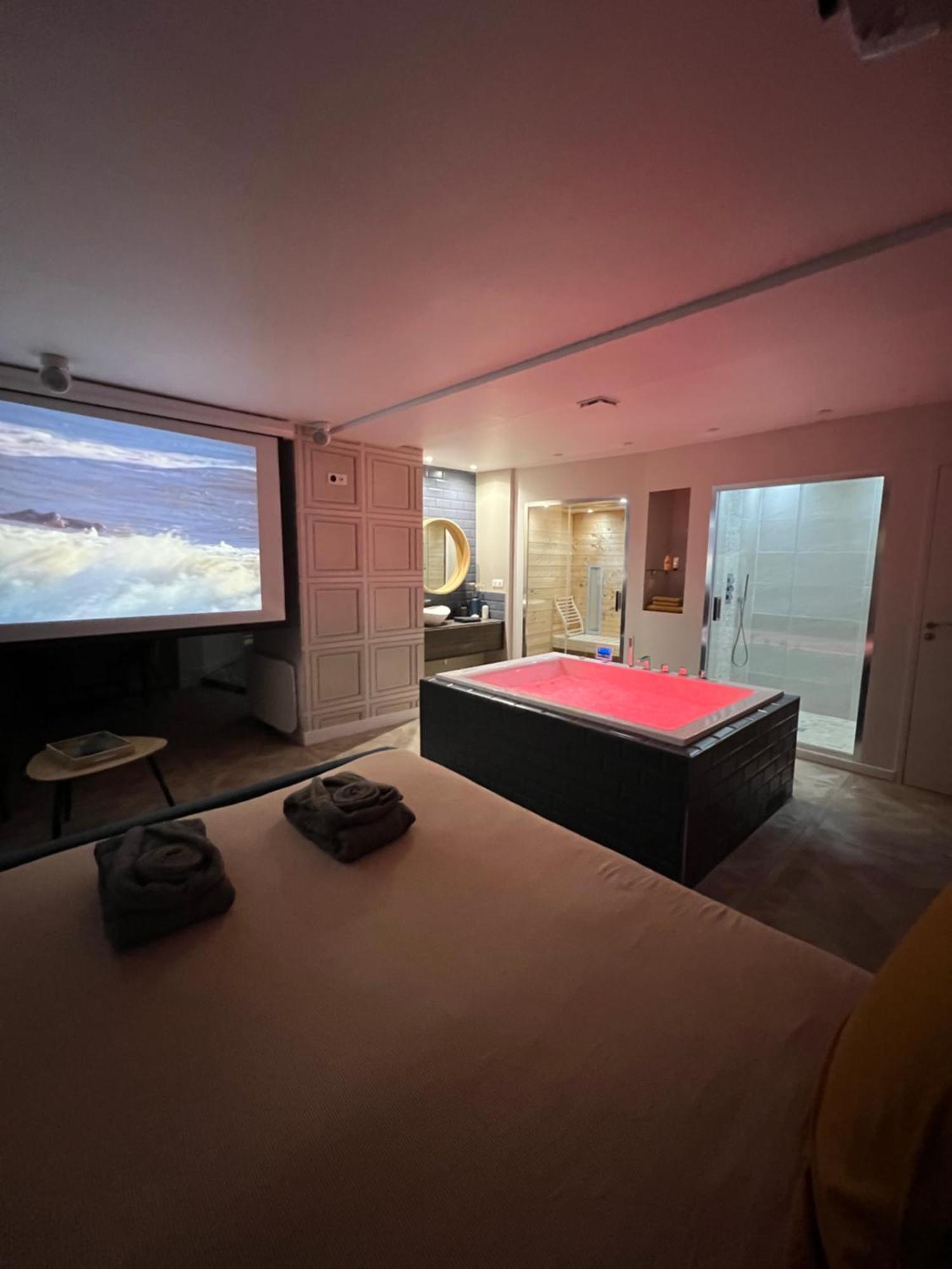 Appartement Avec Jacuzzi Sauna & Home Cinema - Nid D'Angers Exterior photo