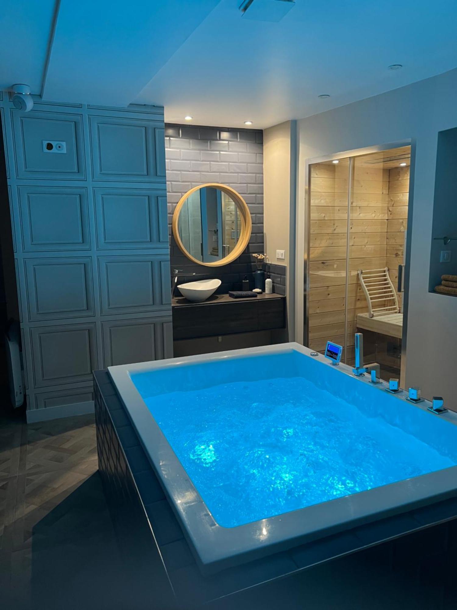 Appartement Avec Jacuzzi Sauna & Home Cinema - Nid D'Angers Exterior photo